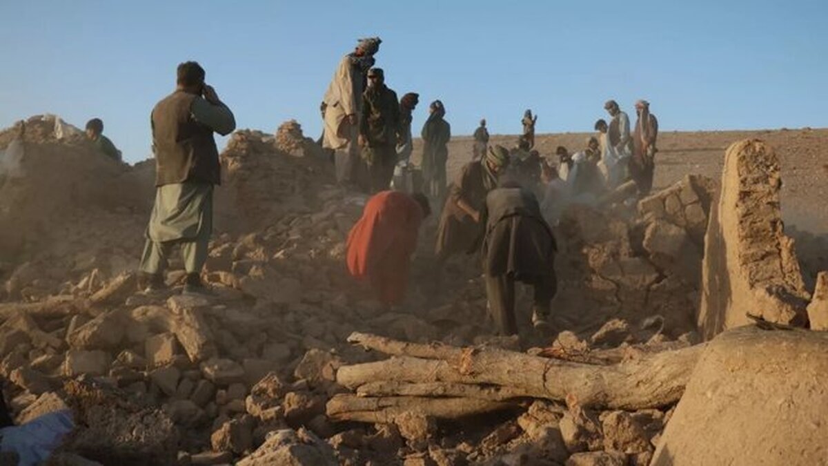تلفات زمین‌ لرزه قدرتمند افغانستان به ۲۰۰۰ نفر رسید