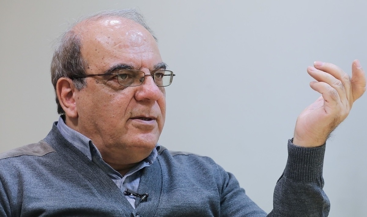 عباس عبدی : دموکراسی واقعی نمی‌تواند منشا جنایت باشد