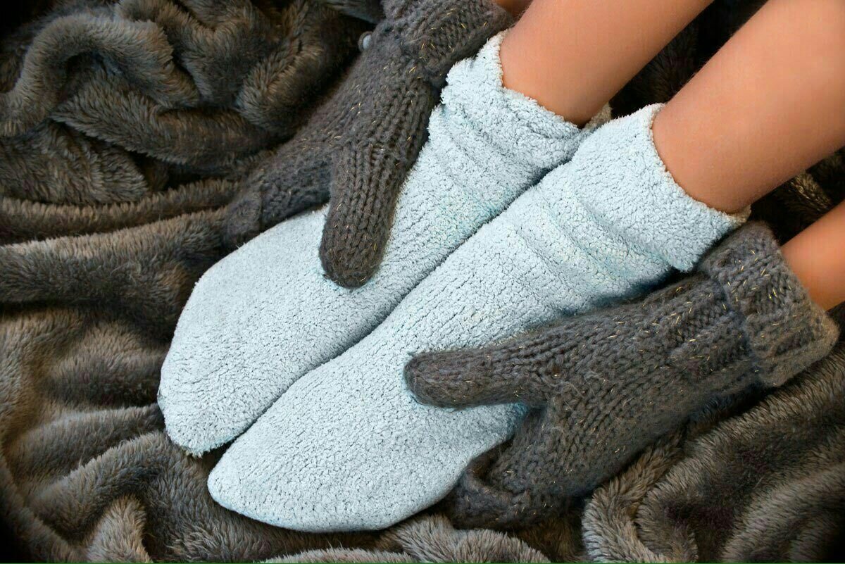 پوشیدن جوراب برای سردی پاها