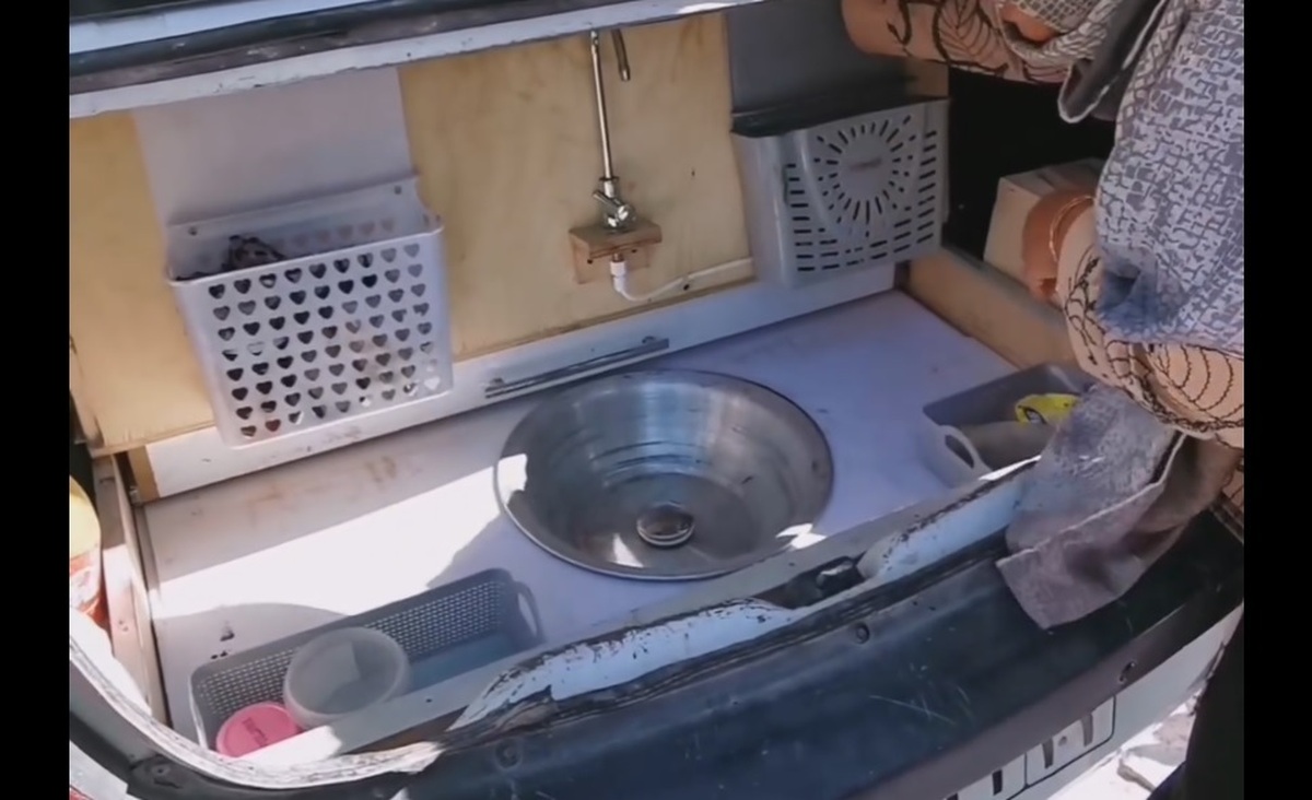 تبدیل خودرو ال 90 به آشپزخانه سیار توسط زن ایرانی خوش ذوق (فیلم)