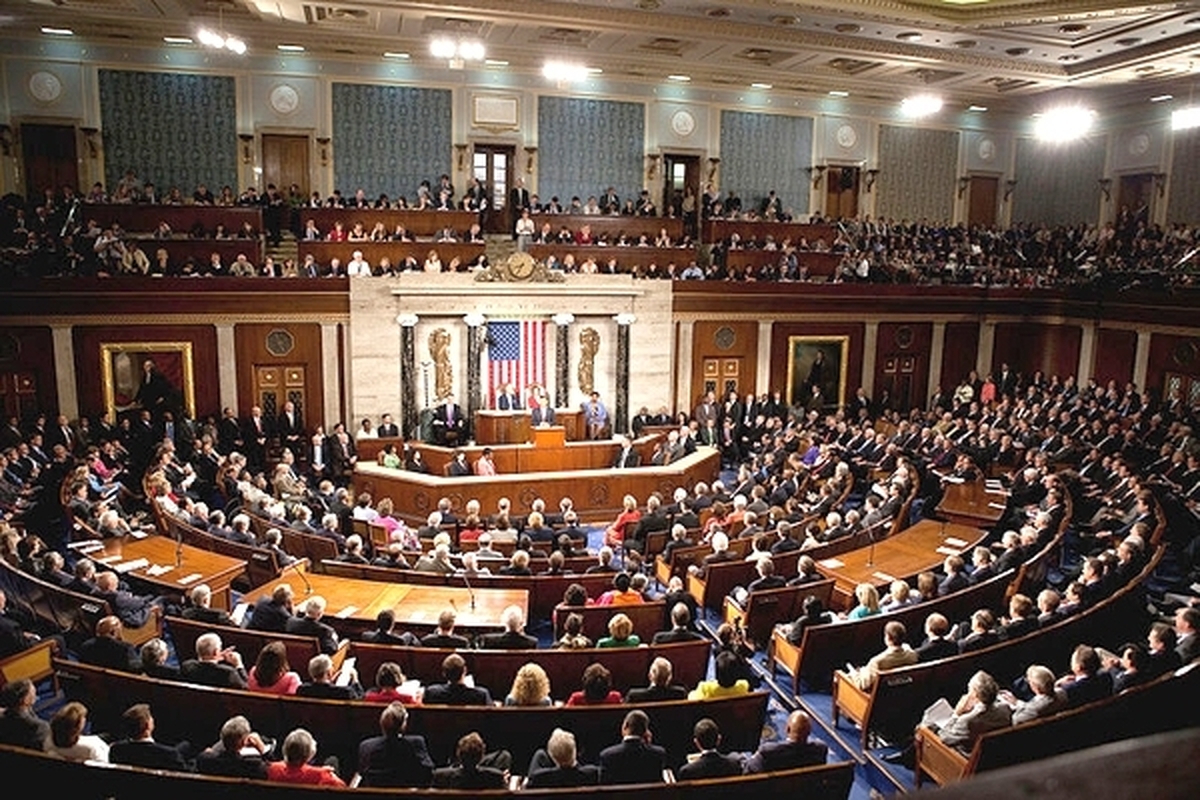 ۱۰۰ عضو کنگره آمریکا به بایدن: به دلیل «تامین مالی حماس» مکانیسم ماشه را فعال و مانع فروش نفت ایران شوید