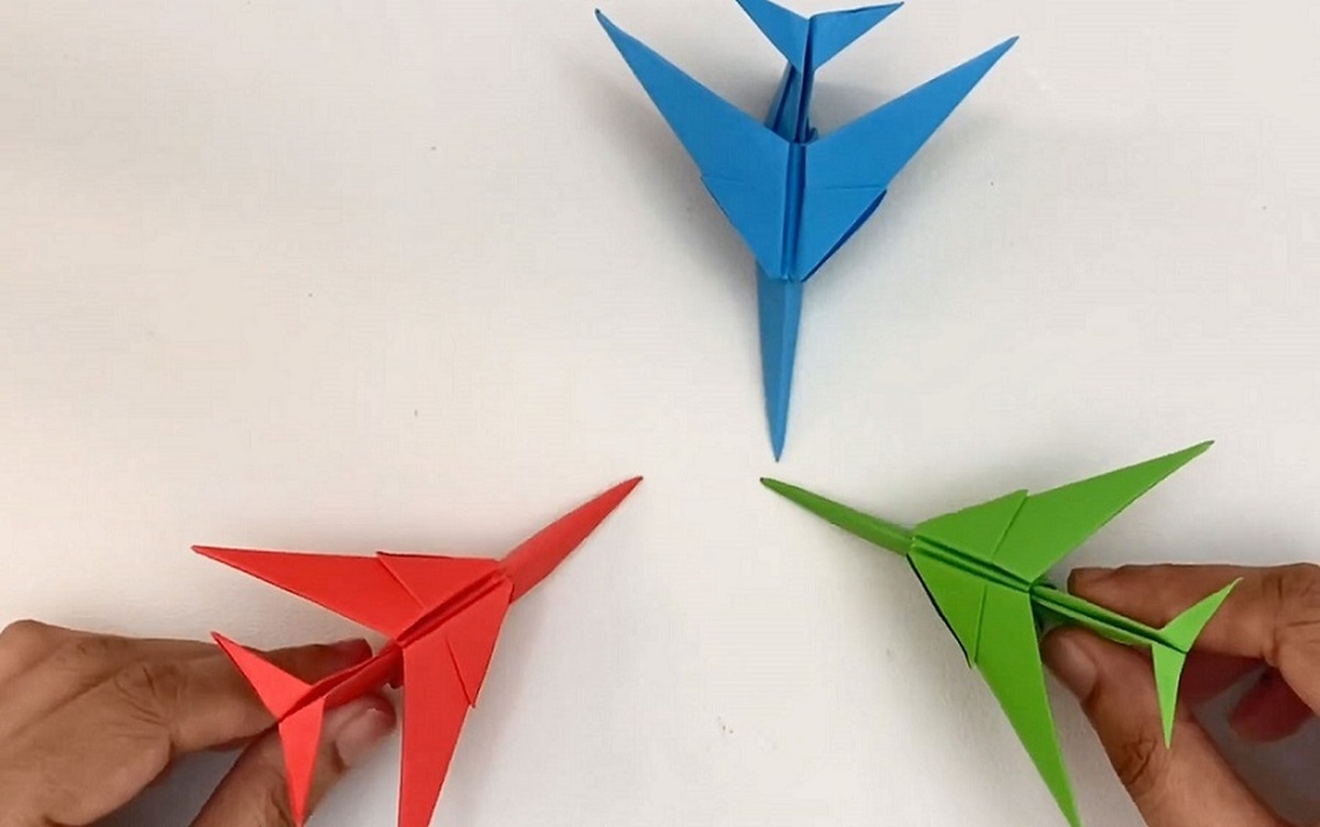 آموزش ساخت بهترین هواپیماهای کاغذی (فیلم)