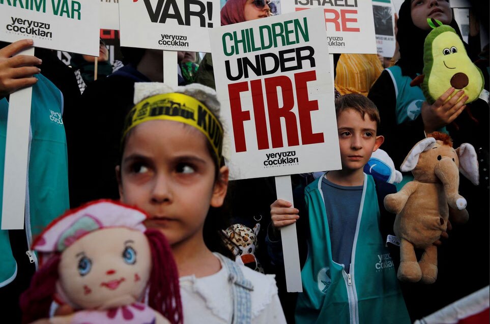 دیدنی های امروز؛ از بمباران شدن غیرنظامیان غزه تا تظاهرات بر علیه نتانیاهو در اسرائیل + تصاویر