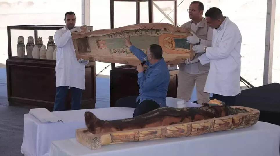 باستان‌شناسان مصری، کتاب ترسناک مردگان و یک آرامگاه عجیب را کشف کردند(+عکس)