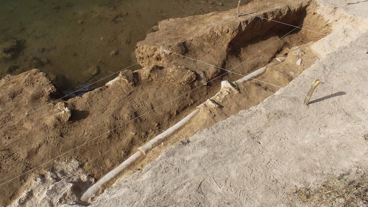 باستان‌شناسان چطور یک لوله‌کشی بزرگ آب متعلق به ۵ هزار سال قبل را پیدا کردند/ احتمالا به شهری باستانی تعلق داشته‌است؛ ردپایی از تمدنی بزرگ در ایران که غرق شد! (فیلم)