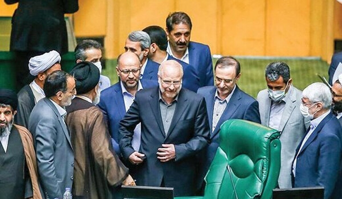روزنامه جمهوری اسلامی : ۲ تصمیم خطرناک مجلس درباره وزارت اطلاعات و سازمان انرژی اتمی / وزیرخارجه کجای کار است؟