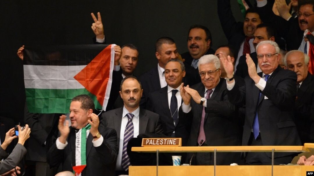 هیات فلسطین در سازمان ملل بعد از رای قاطع اکثریت مجمع عمومی سازمان ملل متحد به عضویت فلسطین در این سازمان به عنوان عضو ناظر