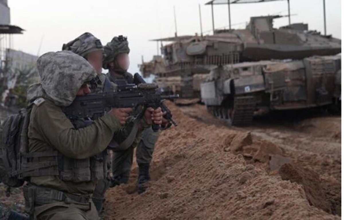 رفتار گستاخانه سربازان اسراییلی در پارلمان غزه (عکس)
