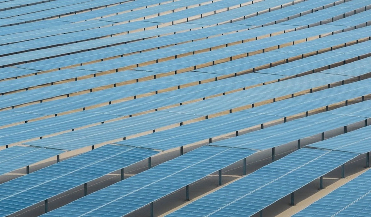 افتتاح بزرگترین نیروگاه برق خورشیدی یکپارچه جهان در امارات/ مساحت: یک پنجم پاریس