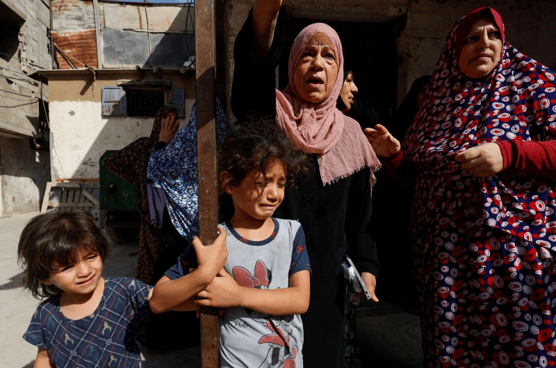 خانواده ای آواره در غزه