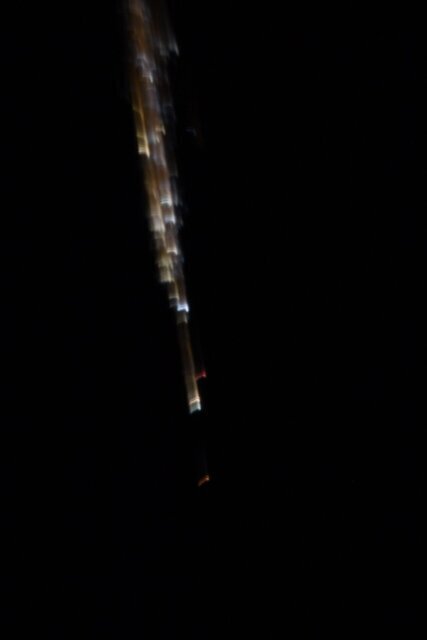 شکار صحنه تماشایی سوختن فضاپیمای روسی توسط یاسمین مقبلی (+عکس)