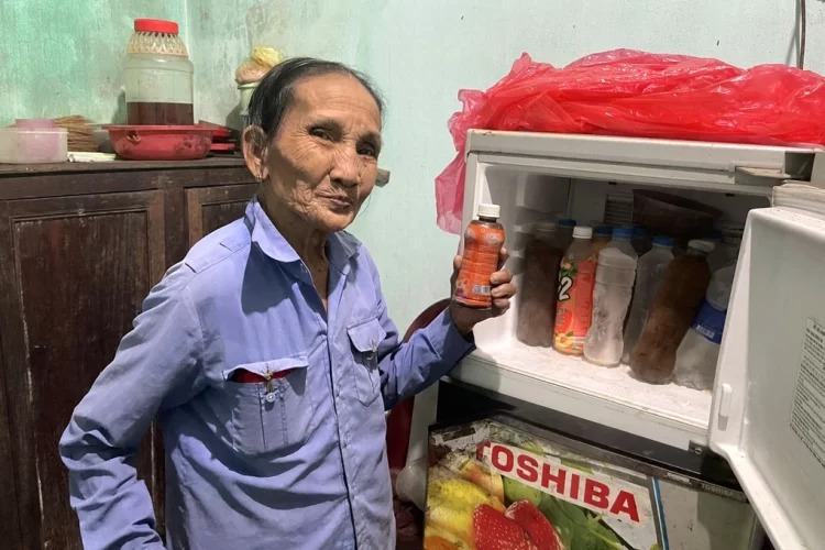 زن ویتنامی ۷۵ ساله