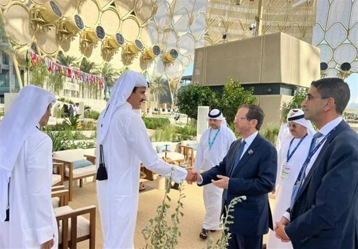 دست دادن رئیس اسرائیل و امیر قطر در امارات (+عکس)
