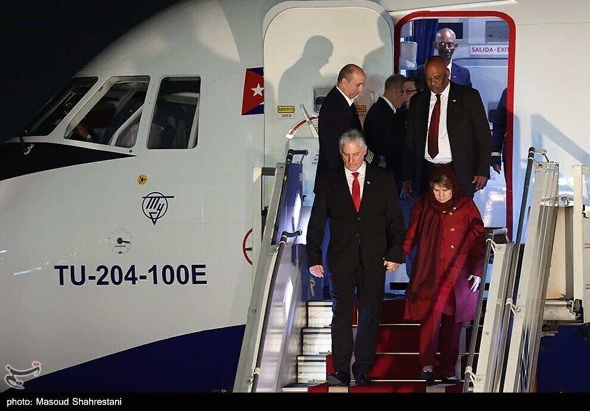 پوشش متفاوت همسر رئیس جمهور کوبا هنگام ورود به ایران (عکس)