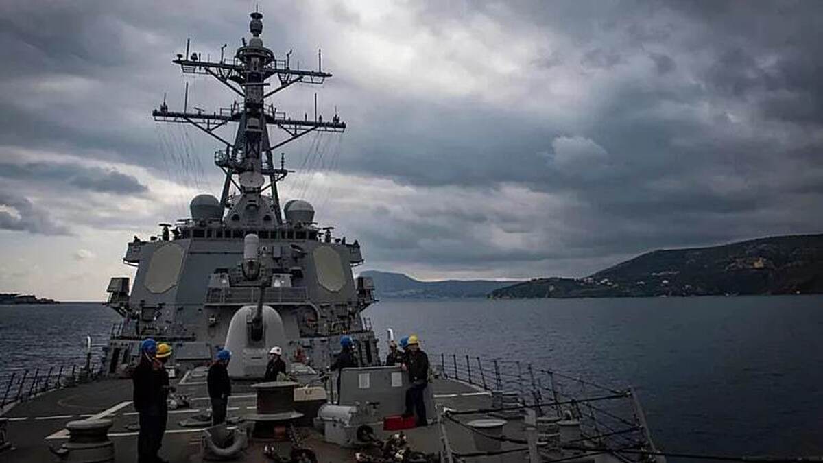 طرح آمریکا : اعزام گروه ضربت به دریای سرخ برای مقابله با حملات یمن / امریکا: مسئول نهایی حمله به کشتی‌ها ایران است