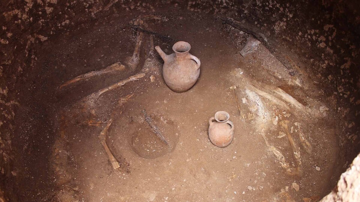 کشف گور خمره‌هایی متعلق به سلحشوران ایرانی/ این‌جا پارتیزان‌های ۲۲۰۰ سال قبل زندگی می‌کردند/ گورخمره‌هایی که شگفت‌انگیزند/ تخم مرغ‌های دو هزار ساله هم کشف شده‌است (فیلم)