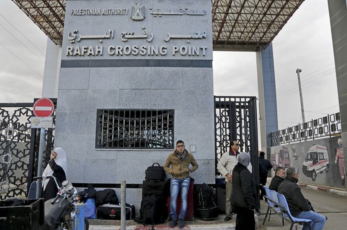 بازگشایی گذرگاه رفح برای خروج ده‌ها تبعه خارجی از غزه