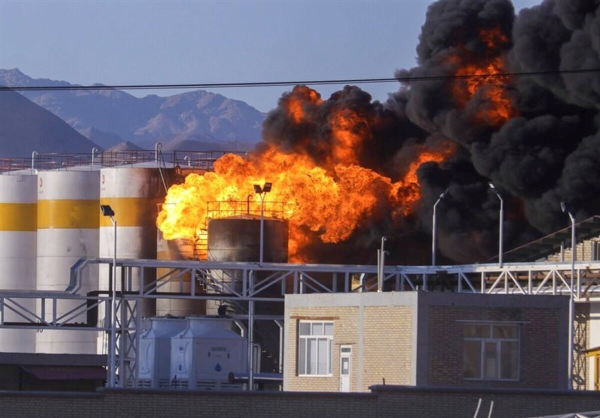 فرماندار بیرجند: برای مهار کامل آتش‌سوزی ‌پالایشگاه هیدروکربن به فوم سنگین نیاز داریم