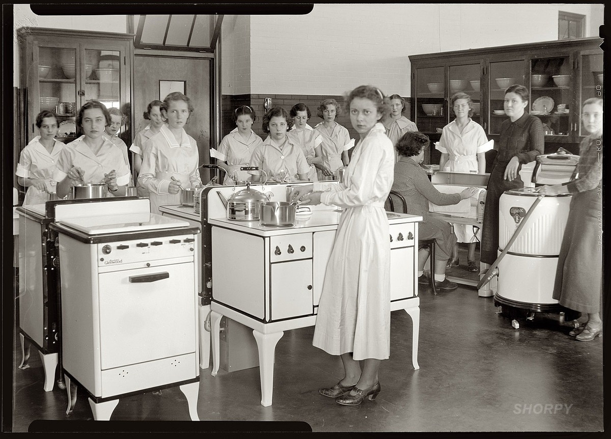 کلاس آشپزی دختران در دبیرستان آمریکایی(عکس)