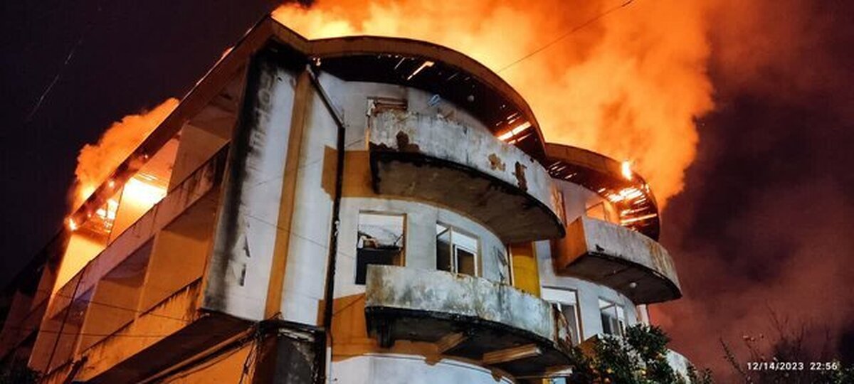 آتش‌سوزی در هتل ایران بندرانزلی (+فیلم و عکس)