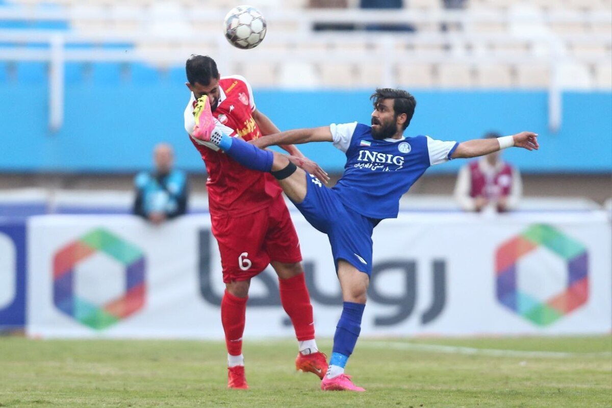 داور بازی استقلال خوزستان و پرسپولیس کارت قرمز به همراه نداشت!