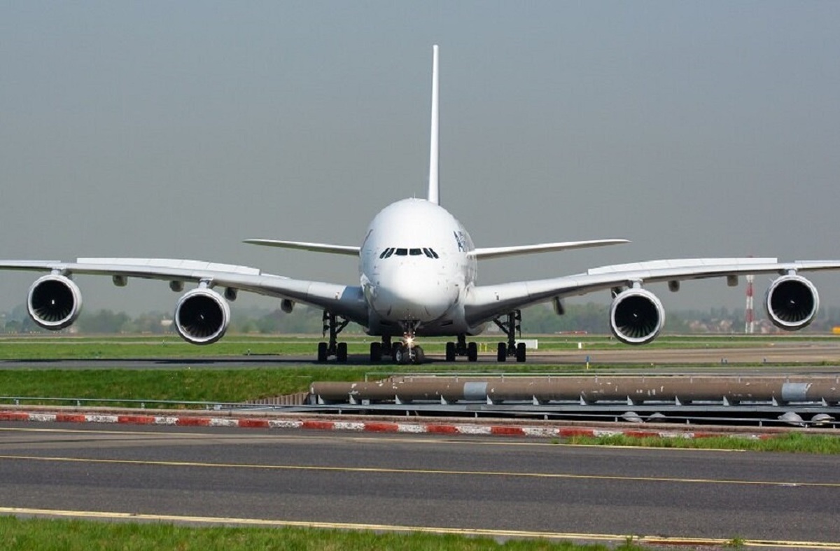 عملیات دیدنی رنگ زدن ایرباس A380 ، بزرگترین هواپیمای مسافربری جهان(فیلم)