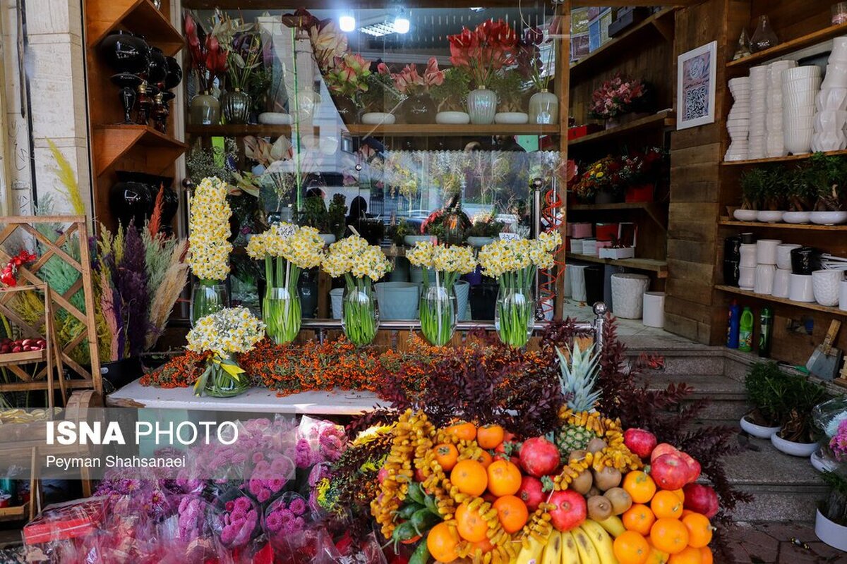 دو قدم مانده به یلدا ؛ جنب و جوش مردم در بازار اصفهان (عکس)