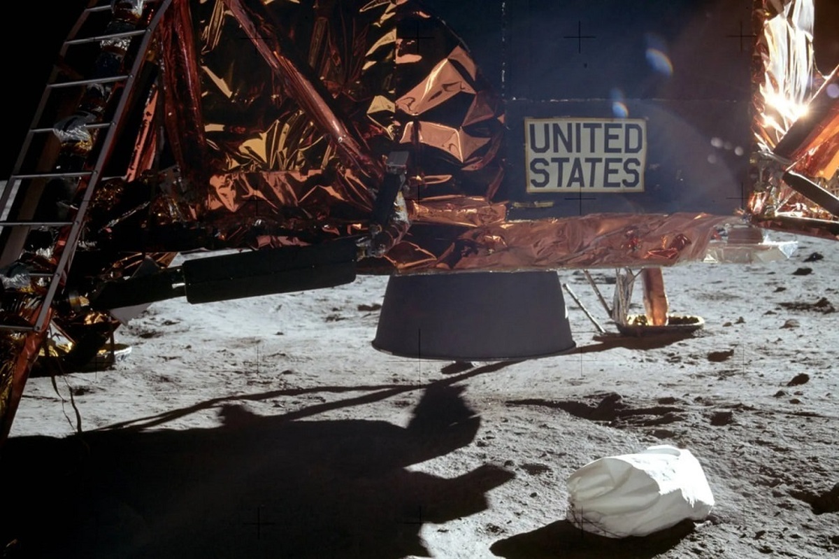 چرا فضانوردان آپولو مدفوع خود را روی ماه رها کردند؟