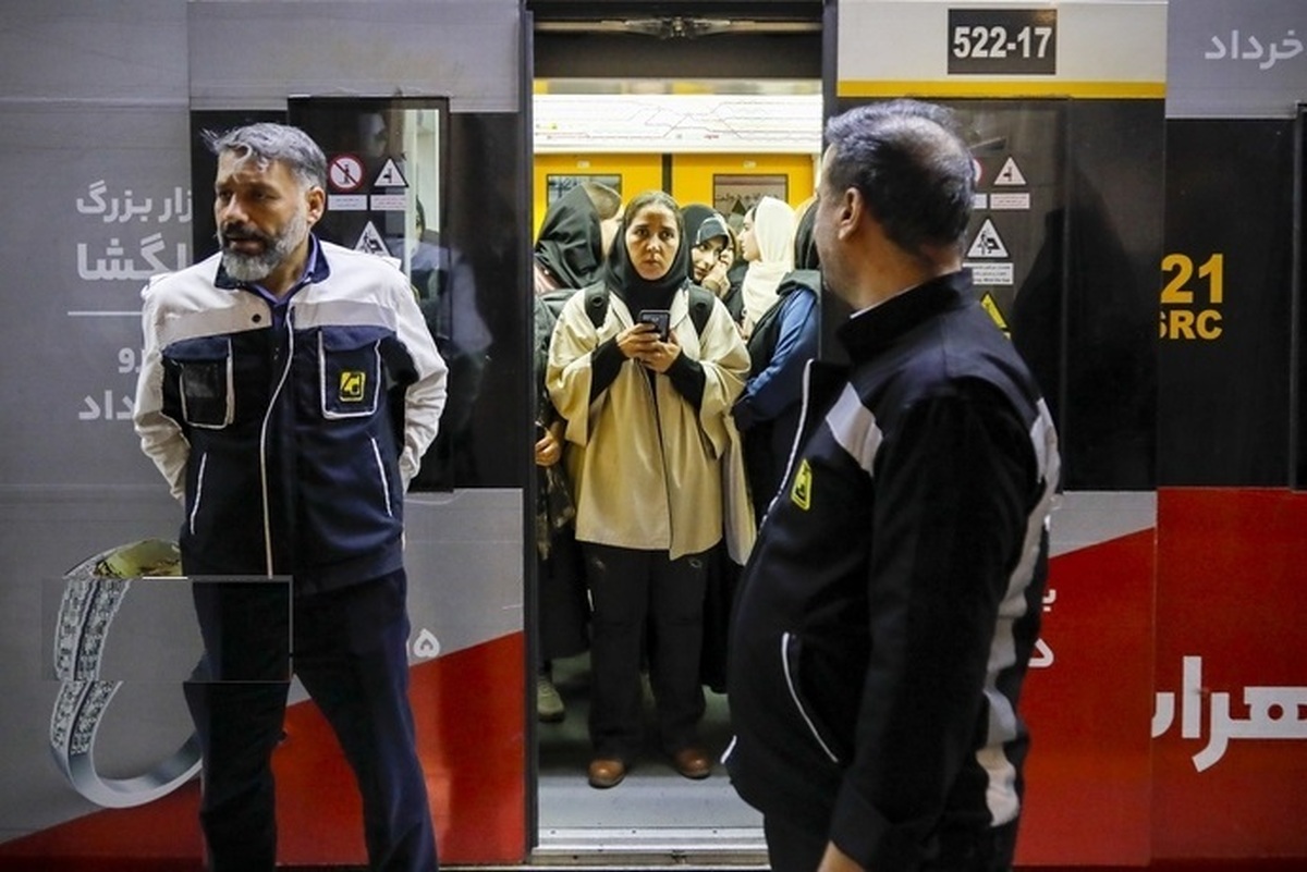 معاون شهردار تهران : در مترو نیرویی به اسم حجاب بان‌ نداریم/ آنها کارکنان یگان حفاظت اند