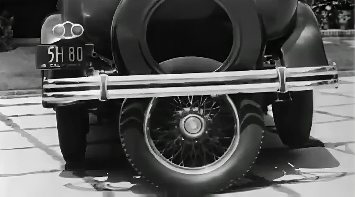 چرخ کمکی برای پارک خودرو در سال 1933 (فیلم)
