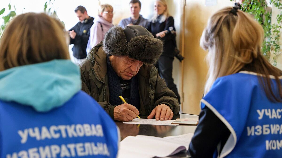 یک روزنامه نگار : ۲۲ میلیون برگه رای رسماً به نفع پوتین جعل شده ! / چگونه ریاضیات تقلب در انتخابات روسیه را لو می‌دهد؟