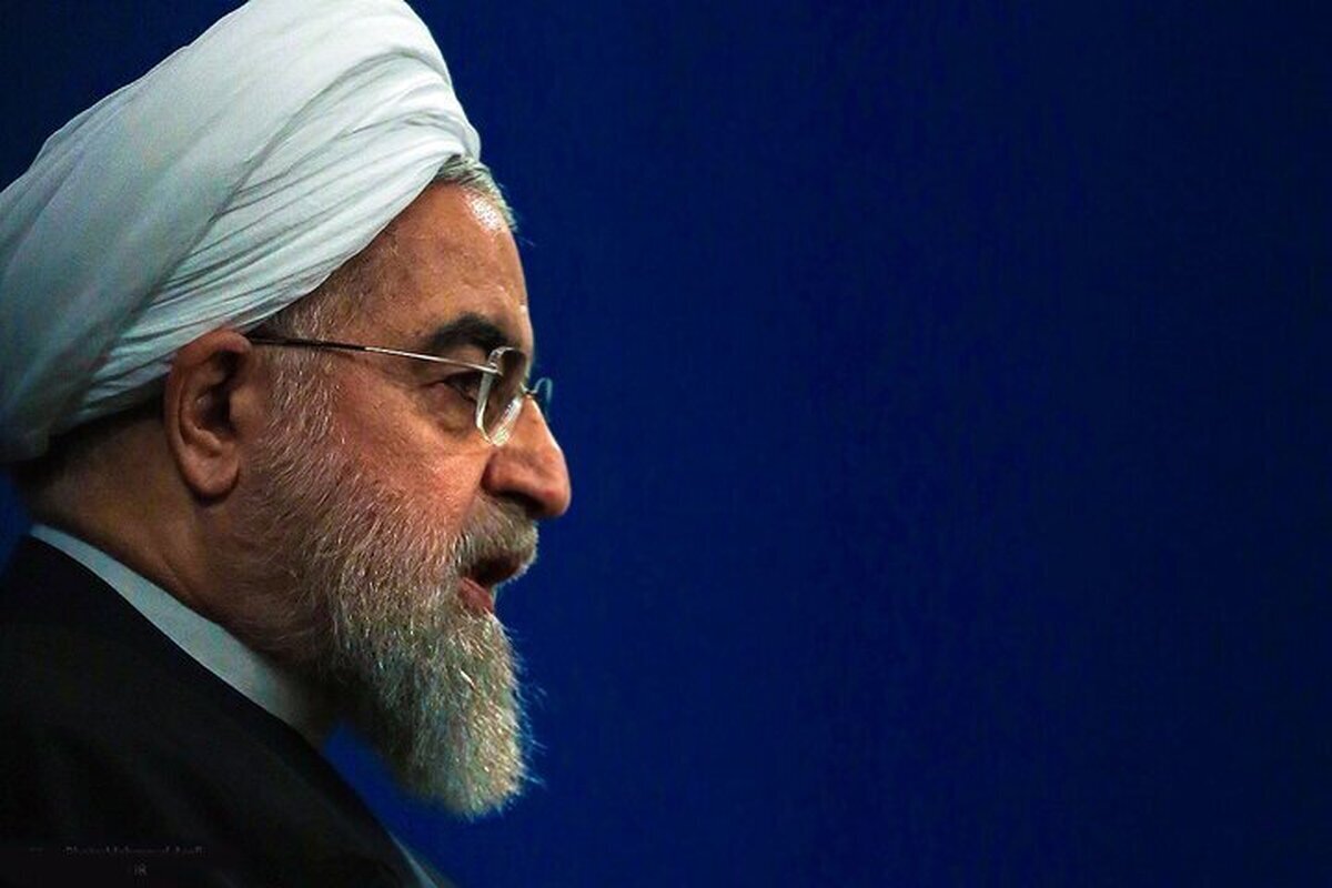 افشاگری جدید حسن روحانی از ماجرای گرانی بنزین و اعتراضات: من واقعا از زیرنویس شبکه خبر فهمیدم بنزین دیشب گران شده! رئیسی اولین کسی بود که توییت زد و مخالفت کرد، در حالی که نامه سران قوا را با خط خودش امضا کرده بود!