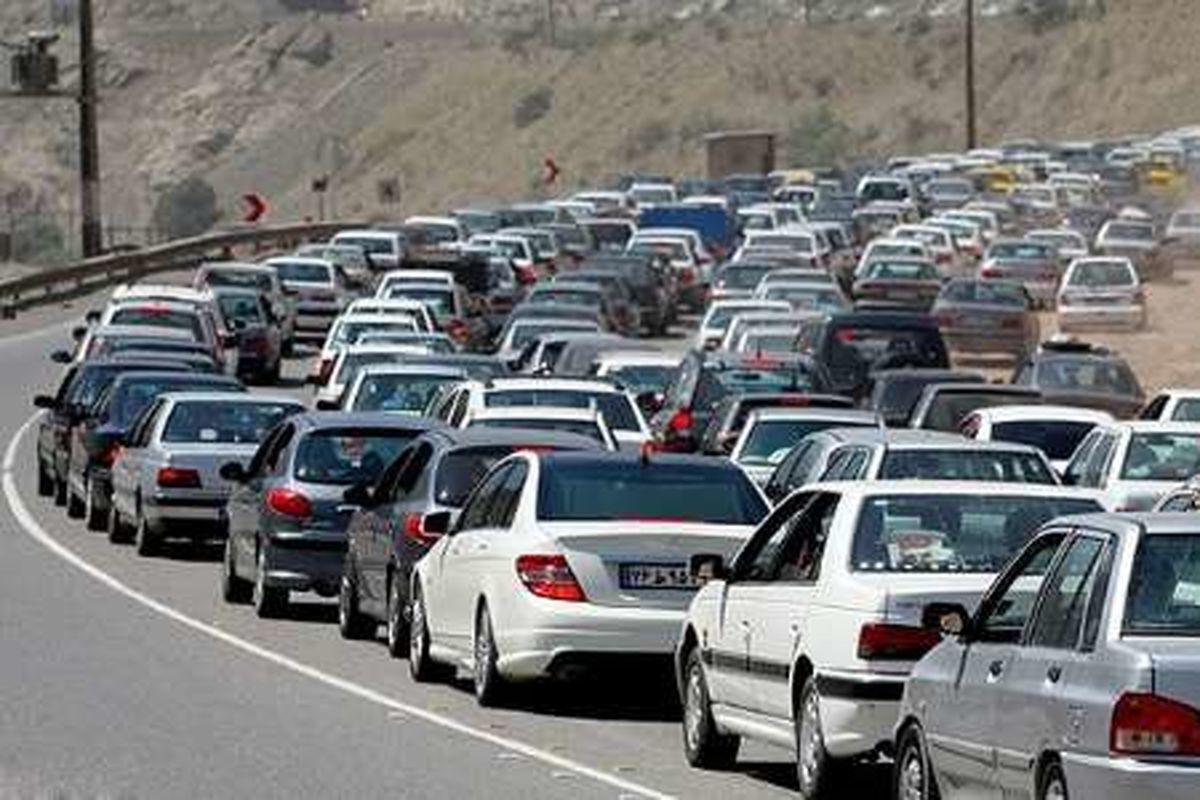 ترافیک ۳ کیلومتری در محدوده مرزن آباد جاده کندوان