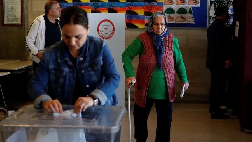 مرکز رای گیری در استانبول - 31 مارس 2024 - رویترز