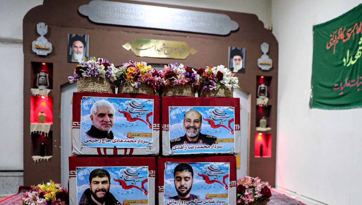 وداع با پیکر مطهر شهدای حمله ترورریستی به کنسولگری ایران در سوریه (عکس)