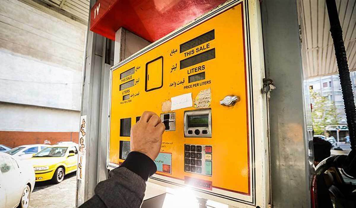 عضو کمیسیون انرژی مجلس: اظهارات وزیر نفت درباره کارت سوخت‌ کامل نبود، اگر سهمیه افراد تمام شد در پمپ بنزین چه کنند؟