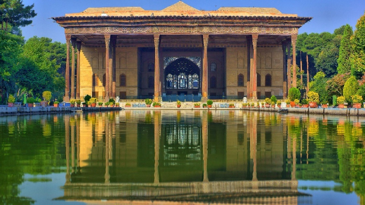 نمایی از چهل ستون، سازه دوران صفوی در اصفهان (فیلم)