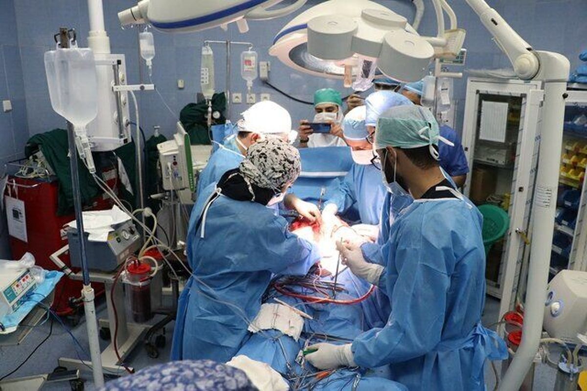 جراحی نادر در شیراز / عمل جنین دارای نارسایی قلبی در رحم مادر