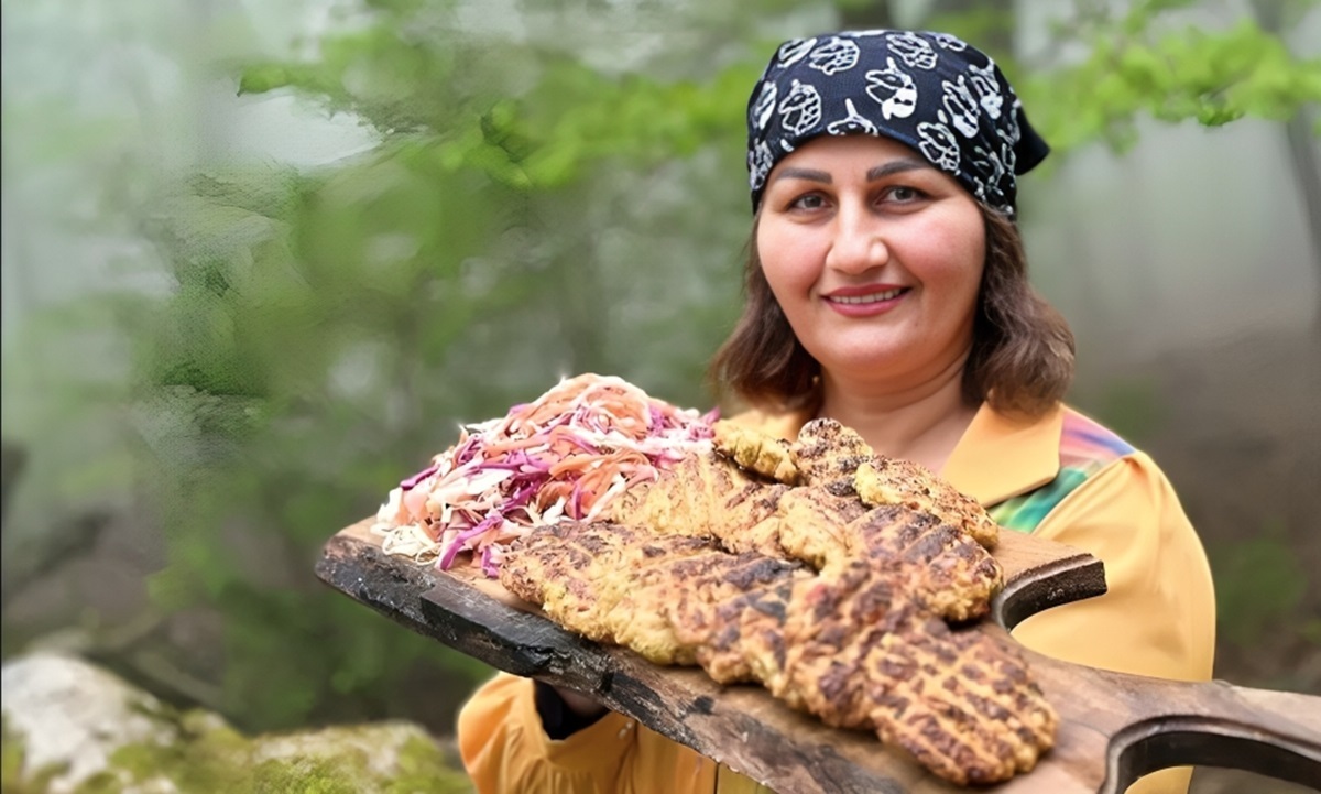 پخت برگر مرغ زغالی در طبیعت به سبک بانوی روستایی ترکیه‌ای (فیلم)