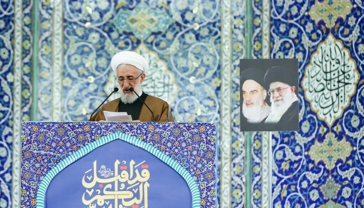 کیهان : عکس های خلوت بودن نماز جمعه کاظم صدیقی ، مربوط به ساعاتی قبل از نماز است!