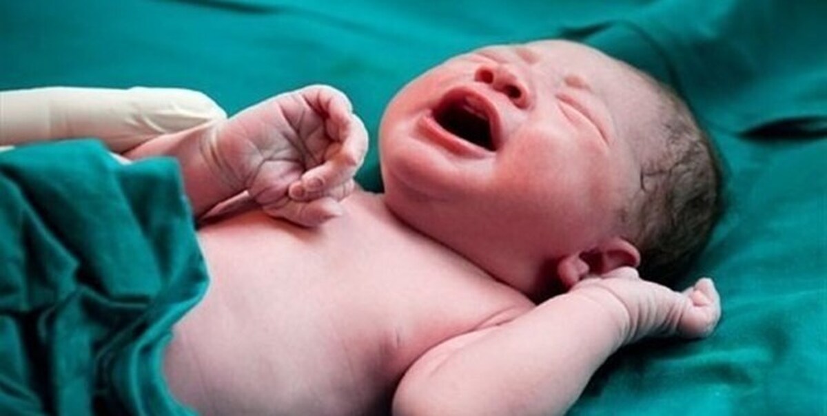 تولد نوزاد افغانستانی در آمبولانس تخت جمشید