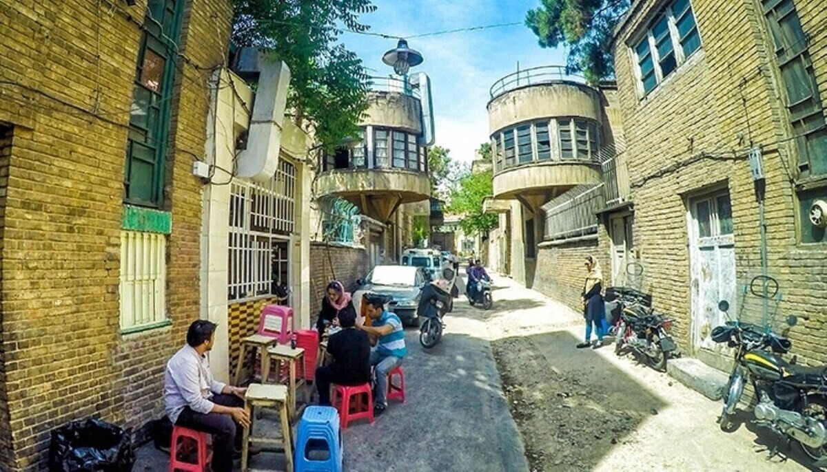 پلمب قدیمی‌ترین پیتزا فروشی تهران به دلیل حجاب