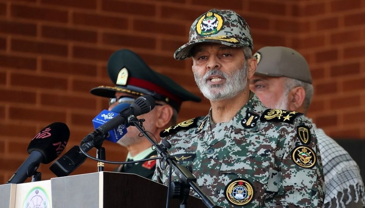 فرمانده کل ارتش : هر تجاوز دشمنان با پاسخ پشیمان کننده روبه‌رو خواهد شد