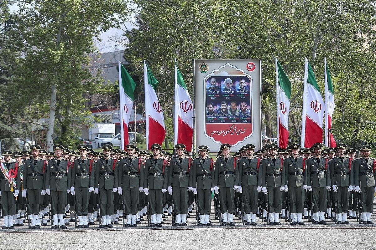 نمایش تسلیحات پیشرفته ارتش ایران در مراسم رژه (عکس)