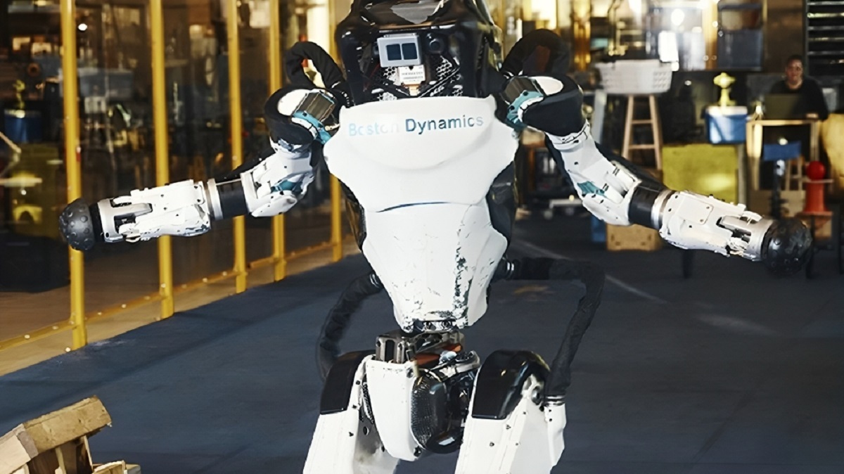 نمایش کار کردن یک ربات انسان نما (فیلم)