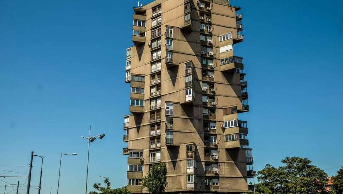 برج عجیب و غریب در بلگراد؛ اثر هنری یا فاجعه طراحی! (عکس)