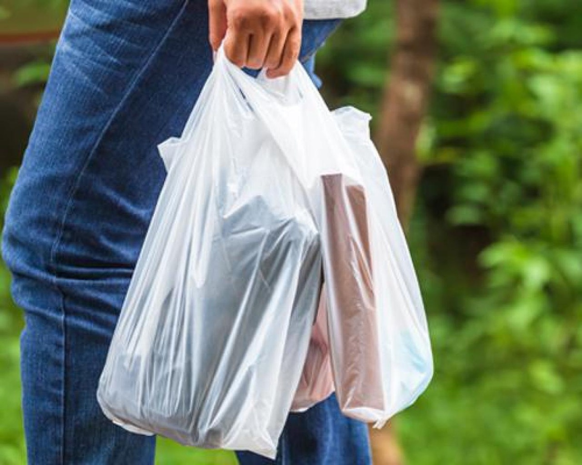 ممنوعیت عرضه کیسه پلاستیک رایگان در فروشگاه‌ های زنجیره‌ای