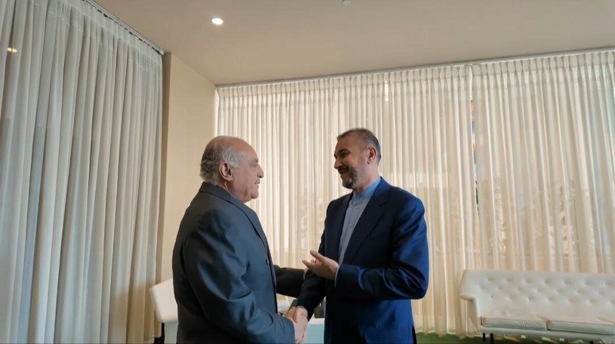 وزرای خارجه ایران و الجزایر درباره تحولات منطقه گفتگو کردند