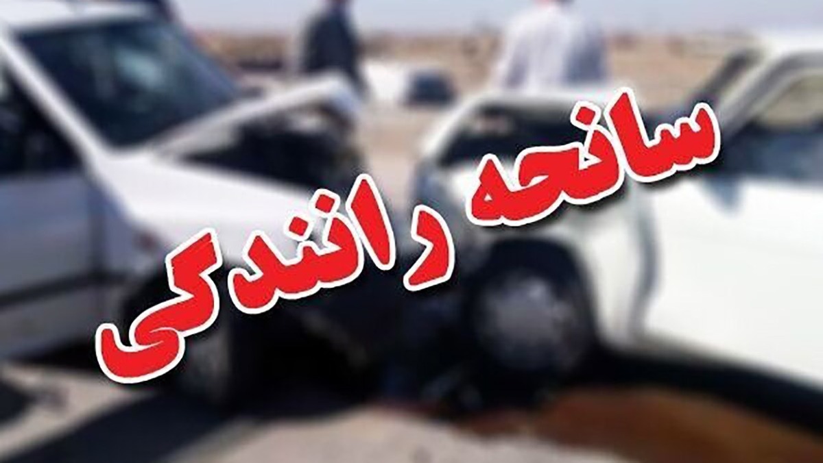 واژگونی خودروی نیسان در کمربندی اراک در اثر لغزندگی جاده (فیلم)
