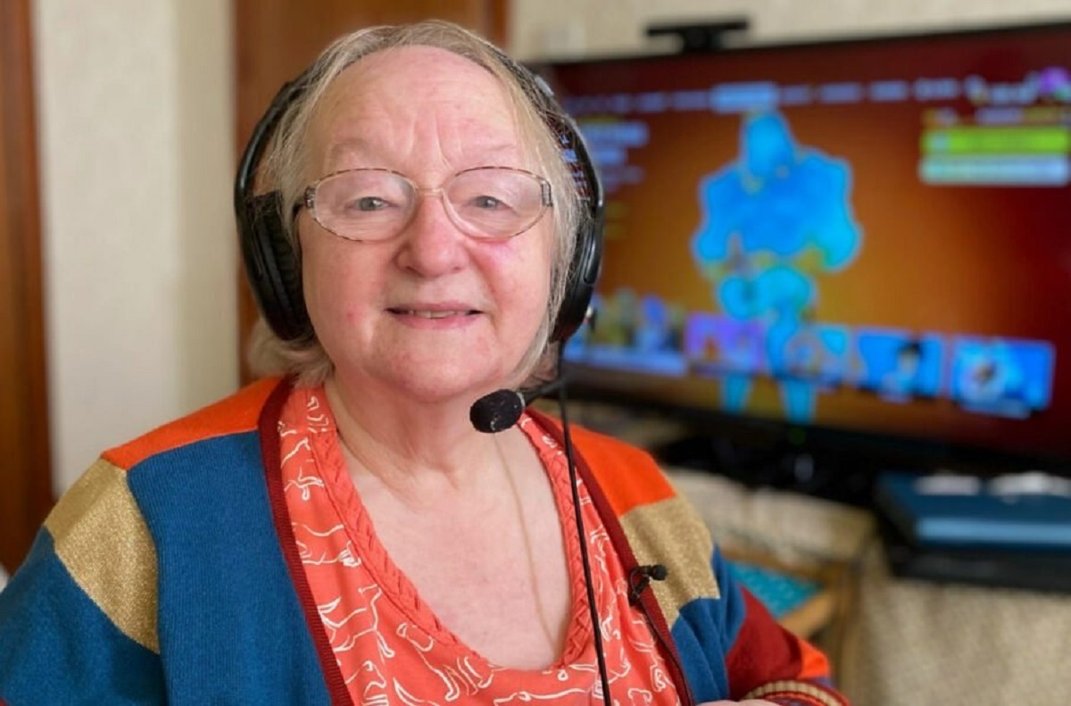 مادربزرگ 75 ساله یکی از مشهورترین بازیکنان فورتنایت در جهان شد(+عکس)